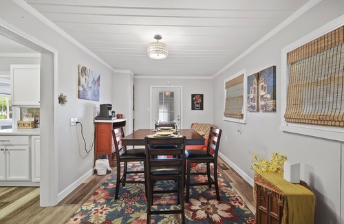 Jackson House | Cozy City Escape