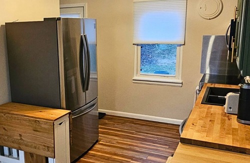 Clifton Heights House | Cozy City Gem: 5 Star Location - Backyard -Office-Gym!