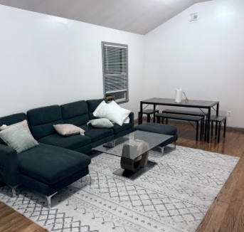 Communipaw Apartment | Cozy City Nest