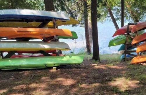 Clam River House | Cozy Clam Lake Waterfront Cottage w Kayaks