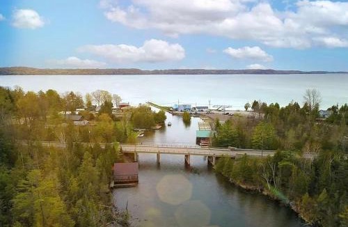 Clam River House | Cozy Clam Lake Waterfront Cottage w Kayaks