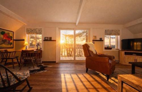 Clam River House | Cozy Clam Lake Waterfront Cottage w Kayaks