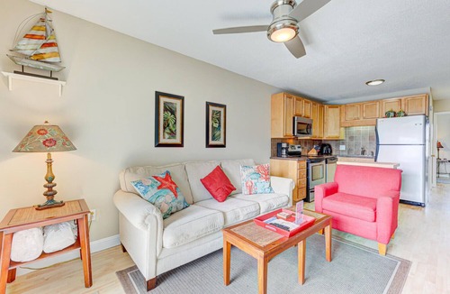 Carolina Beach Condo | 🐚Cozy Clam🐚 Oceanview, Walk to Shops/Dining 🌴