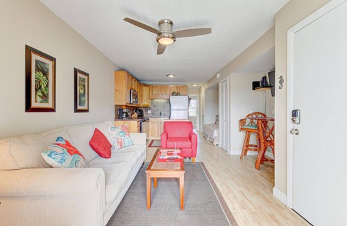 Carolina Beach Condo | 🐚Cozy Clam🐚 Oceanview, Walk to Shops/Dining 🌴