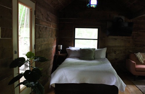 Hamilton Cabin | Cozy Clappison Cabin - 8 acres of private forest!🌳