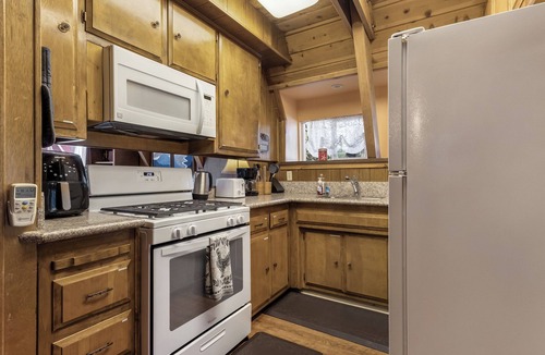 Comstock Acres Cabin | Cozy Classic A-Frame Cabin - 3 BR 1.5 Bath + Hot Tub + Loft