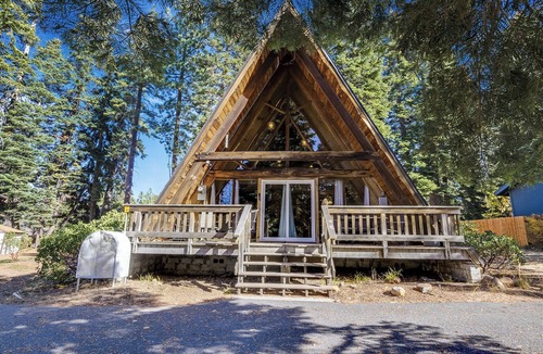 Comstock Acres Cabin | Cozy Classic A-Frame Cabin - 3 BR 1.5 Bath + Hot Tub + Loft