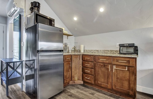 Canyon Rim Apartment | Cozy, classy, and convenient Sugarhouse Studio