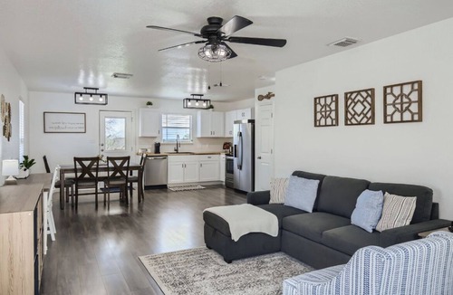 San Antonio House | Cozy&Clean 2BR w/views Lackland BMT Sunset Views