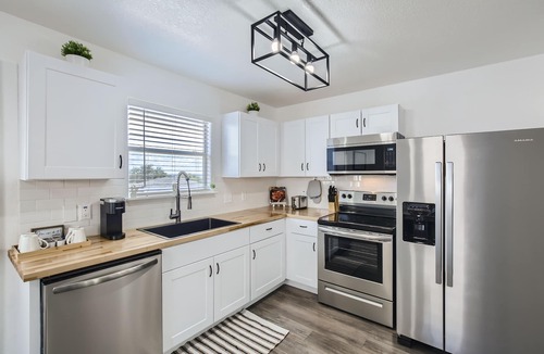 San Antonio House | Cozy&Clean 2BR w/views Lackland BMT Sunset Views