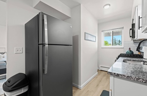 Mount Clemens Apartment | Cozy & Clean 2nd Floor Apt. - King Bed | Workspace