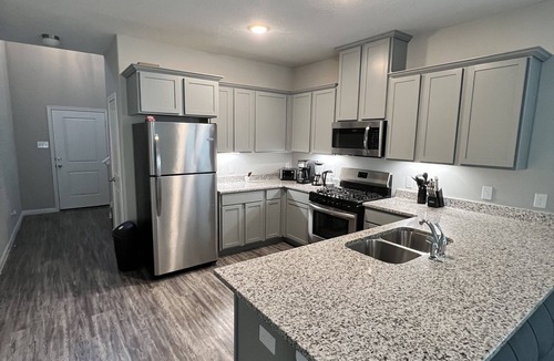 Cleveland House | Cozy clean brand new 4 bedroom 2.5 bath 2car garage!