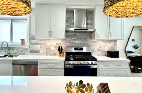 Oakville House | Cozy & clean, Eastlake Oakville 3 bed 2.5 bath