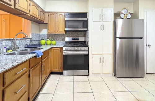 Central Southwest House | Cozy Clean home NRG/SaberCats Stadium/Beltway 8