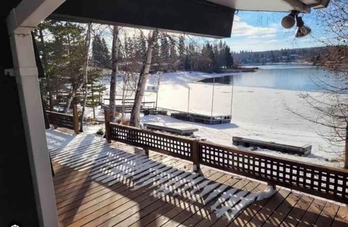 Christopher Lake Cabin | Cozy, Clean Lakefront Cabin on Emma Lake