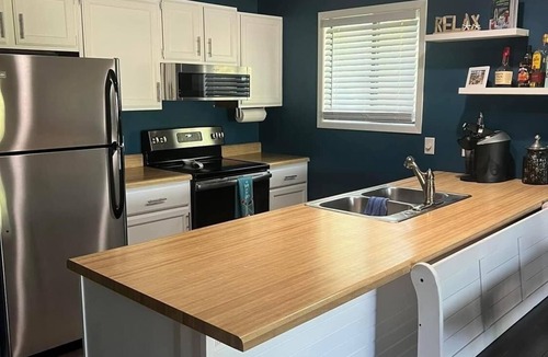 Village of Four Seasons Condo | Cozy, clean lake front condo