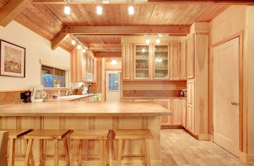 Packwood House | Cozy, clean, updated cabin w/hot tub, fireplace, fire pit, BBQ, smart TV
