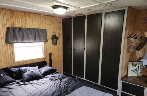 Clintonville Cabin | Cozy Cloverleaf Chain Lakes Rental