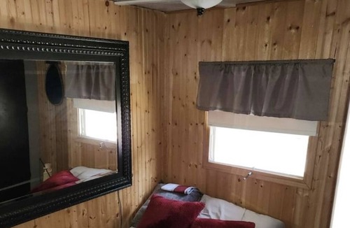 Clintonville Cabin | Cozy Cloverleaf Chain Lakes Rental