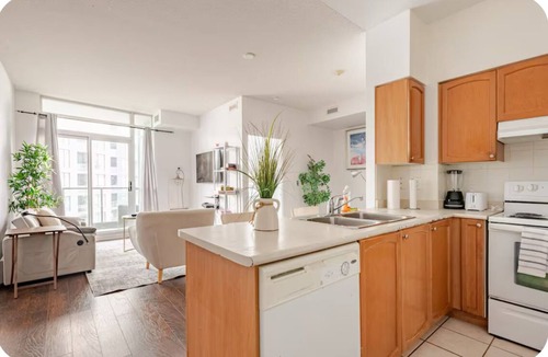 Niagara Apartment | Cozy CN Tower And Lake Views Apartment