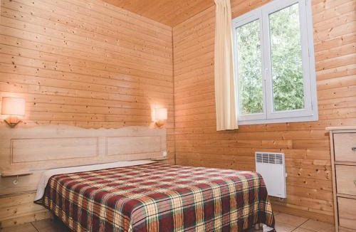 Moutiers-Sous-Chantemerle House | Cozy Cottage Retreat for Two