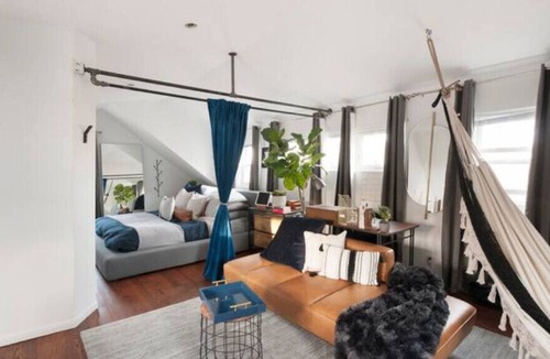Wrightwood Neighbors House | Cozy Coach House in Chicago