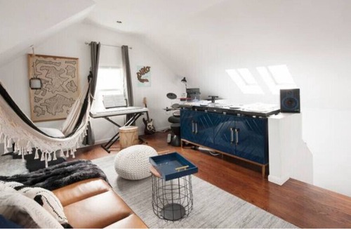 Wrightwood Neighbors House | Cozy Coach House in Chicago