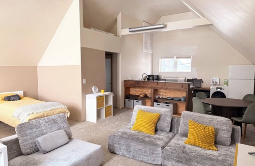Oak Park House | Cozy Coach House - Step Outside to Frank Lloyd Wright Architectural Icons!