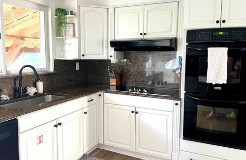 Camellia Shores House | Cozy, Coastal 3-bedroom house in Norfolk!