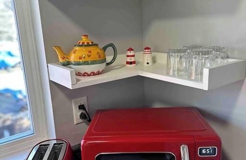 Valley Road Cabin | Cozy Coastal Cabin w/Hot Tub