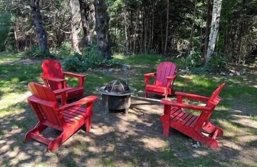 Valley Road Cabin | Cozy Coastal Cabin w/Hot Tub