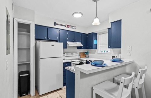 Bay Area Condo | Cozy Coastal Condo in Corpus Christi w/Pool