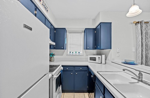 Bay Area Condo | Cozy Coastal Condo in Corpus Christi w/Pool