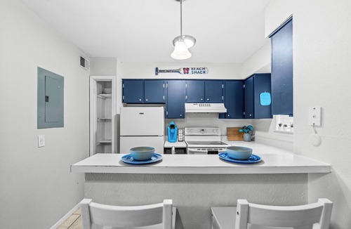 Bay Area Condo | Cozy Coastal Condo in Corpus Christi w/Pool