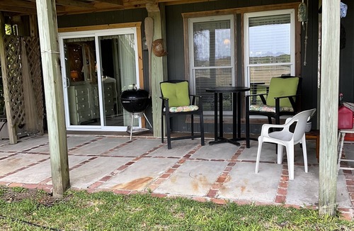 Richmond Hill Apartment | Cozy coastal cottage like studio