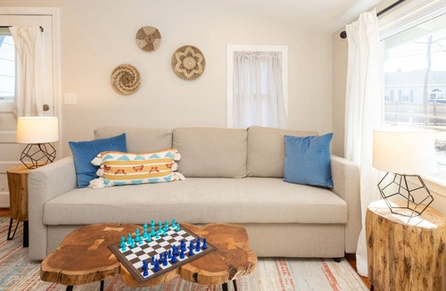 Beverly Cottage | Cozy Coastal Cottage! The Perfect Getaway!