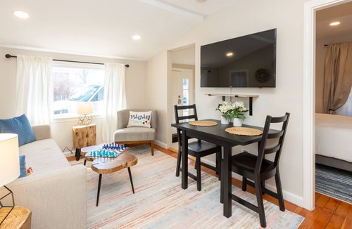 Beverly Cottage | Cozy Coastal Cottage! The Perfect Getaway!