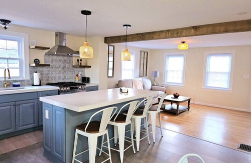 New London Apartment | Cozy Coastal Cottage.