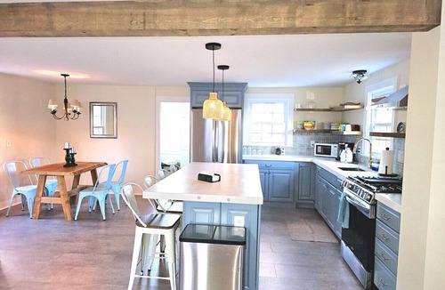 New London Apartment | Cozy Coastal Cottage.