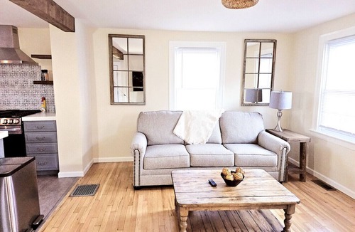 New London Apartment | Cozy Coastal Cottage.