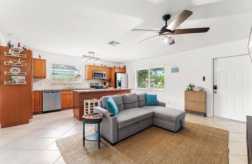 Jupiter House | Cozy Coastal Holiday Hideaway