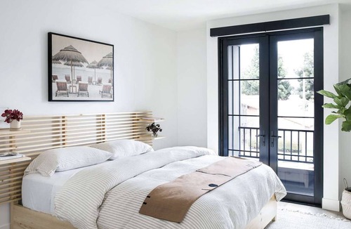 Coos Bay House | Cozy coastal home - pet friendly and has a pool!