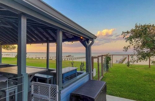 Port Alto House | Cozy Coastal Retreat in Port Alto - Waterfront Views and Bayfront Fun!