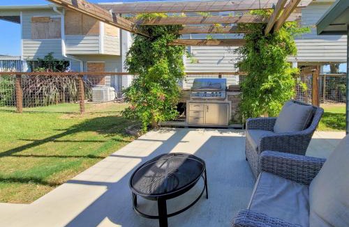 Port Alto House | Cozy Coastal Retreat