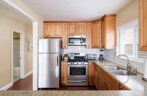 Mission Beach Villa | Cozy Coconut Cottage with A/C!