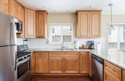 Mission Beach Villa | Cozy Coconut Cottage with A/C!