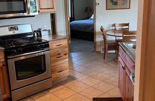 Cody House | Cozy Cody cul-de-sac home! Sleeps 6.