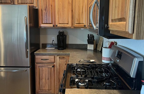 Cody House | Cozy Cody cul-de-sac home! Sleeps 6.