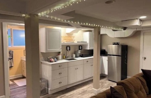 College Hill Apartment | Cozy College Hill Cutie!