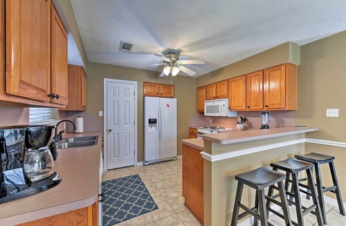 College Station House | Cozy College Station Home w/Patio and Fireplace